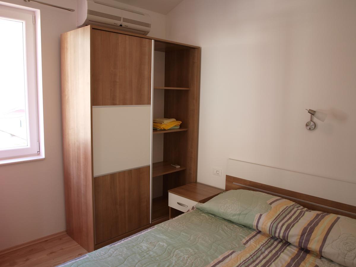 Apartments Nadia Igrane Exterior photo