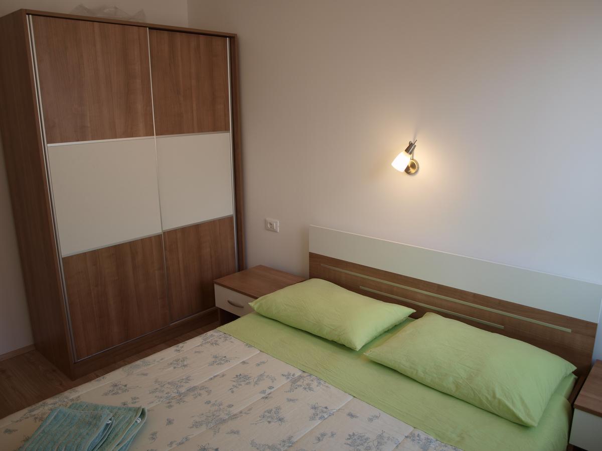 Apartments Nadia Igrane Exterior photo