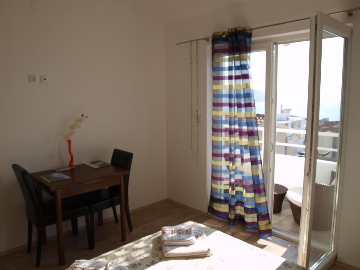 Apartments Nadia Igrane Exterior photo