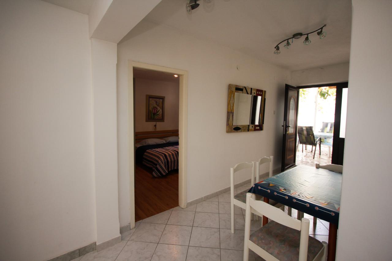 Apartments Nadia Igrane Exterior photo