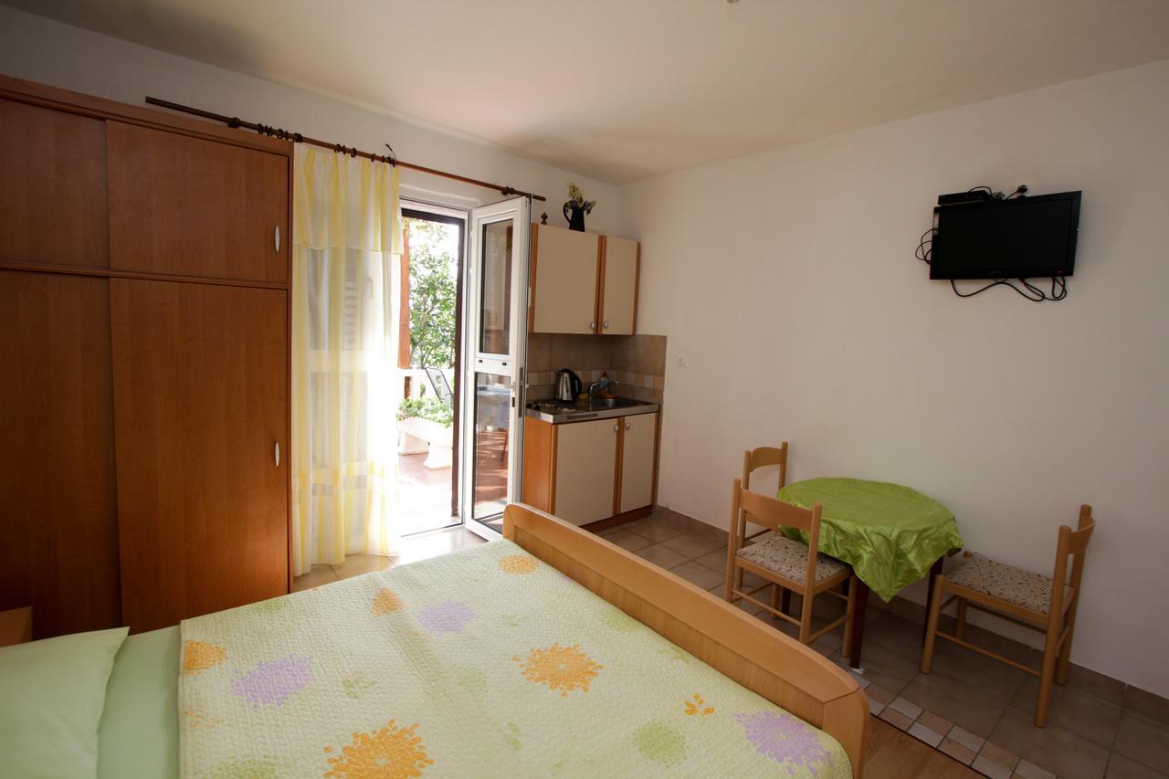 Apartments Nadia Igrane Exterior photo