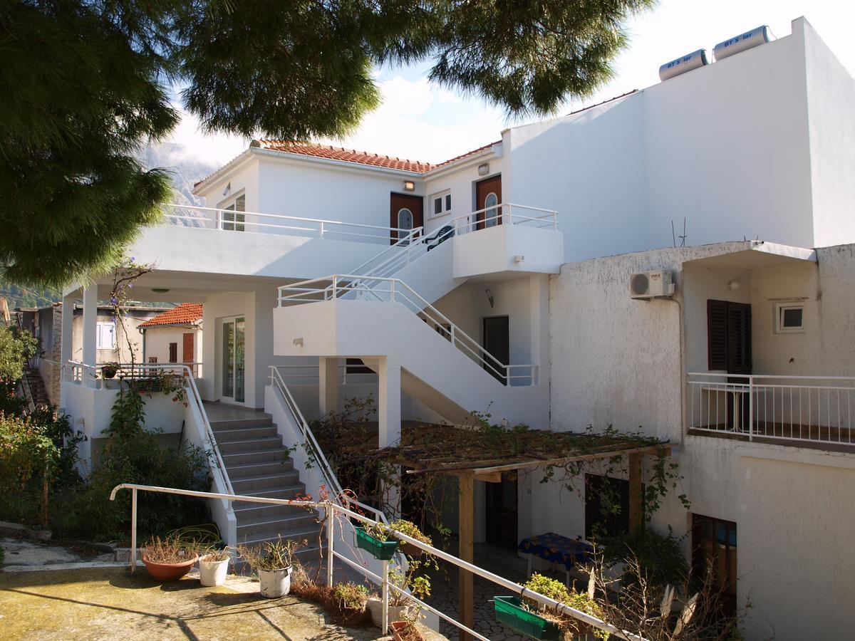 Apartments Nadia Igrane Exterior photo